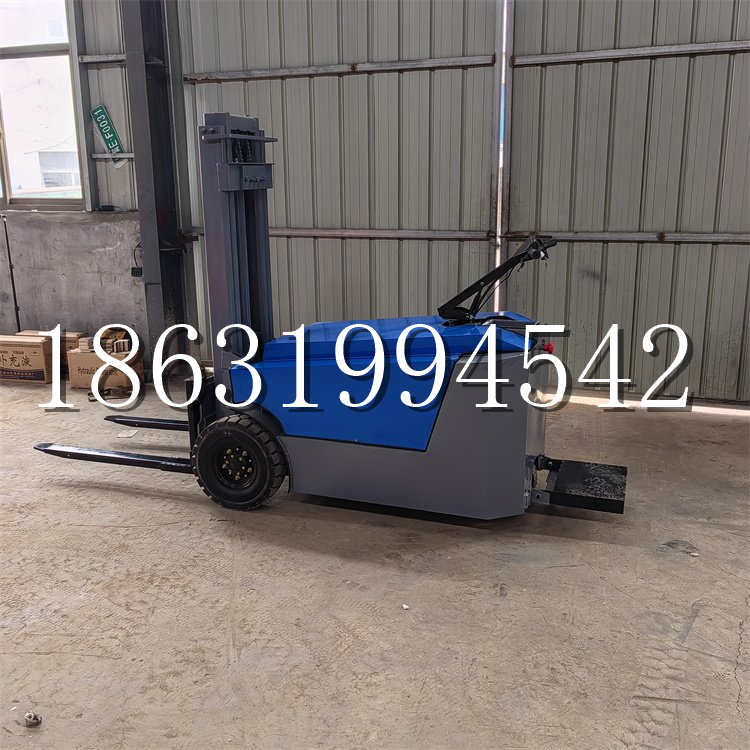 尖扎县全电动叉车插腿式堆高车液压装卸车1.5吨升高小型站驾式铲车